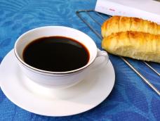 香喷喷的椰蓉面包，配上一杯咖啡，让小生活过得有滋有味