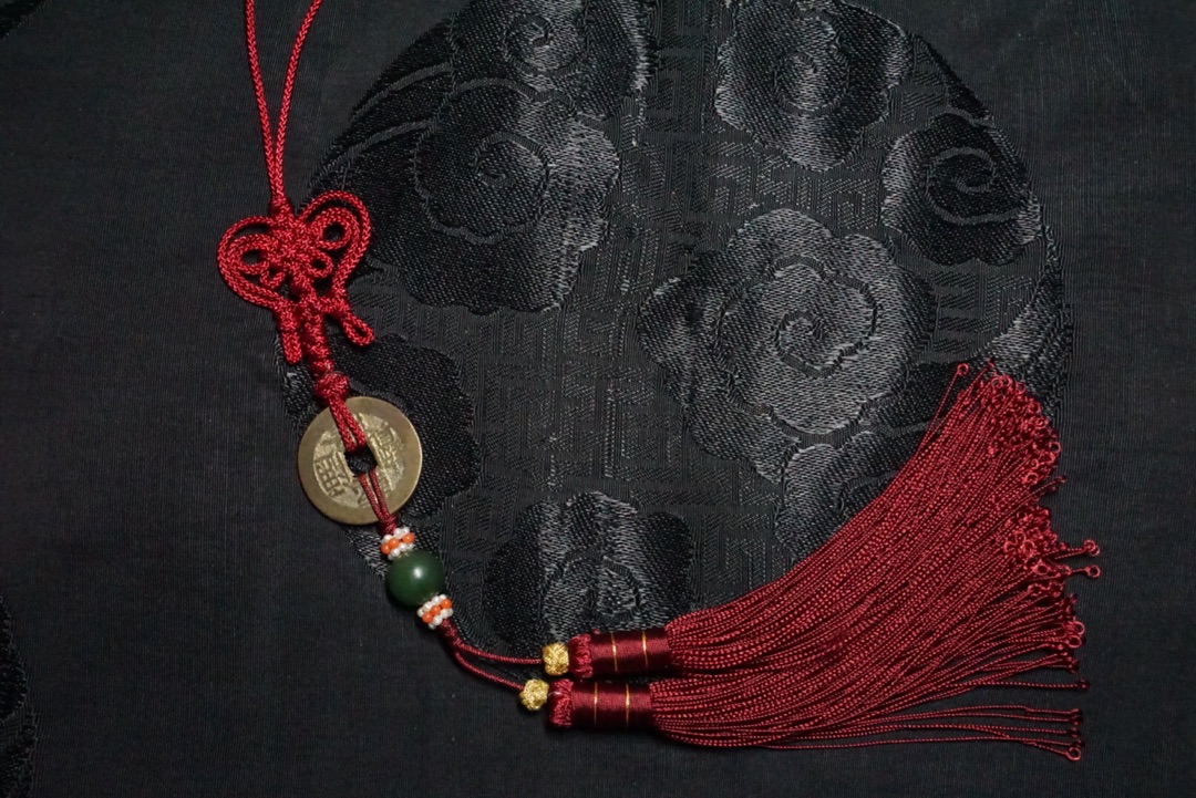 传统结艺手工珠花和菠萝结 配合老铜钱
