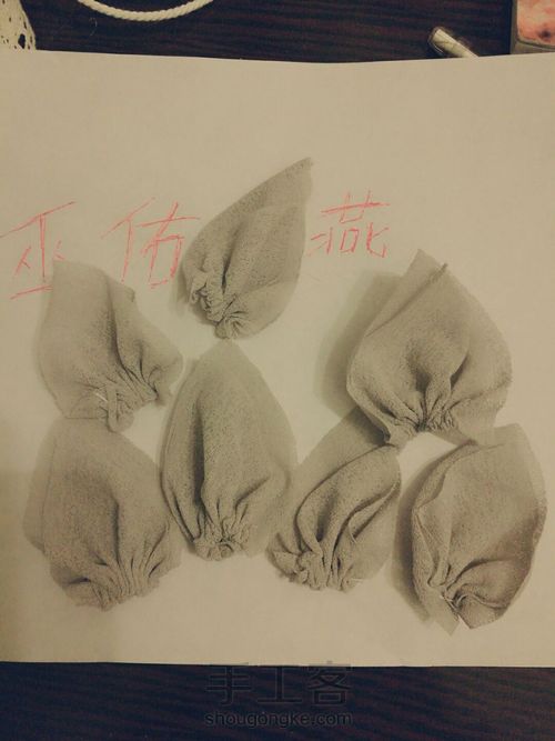 美丽花朵圆形包 第12步