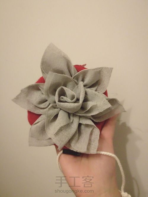 美丽花朵圆形包 第26步