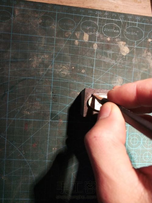 帅气的木质打火机 第3步