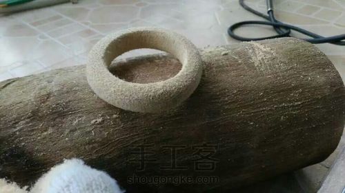 其实,我做了一个竹根手镯。 第10步