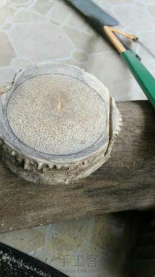 其实，我做了一个竹根手镯。 第6步