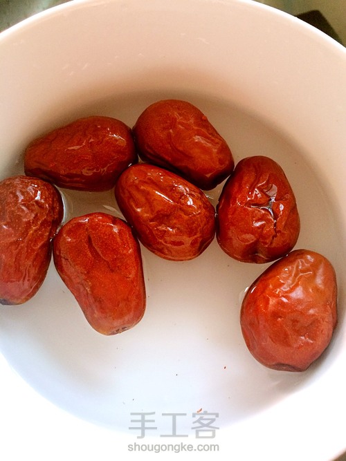 小麦薏仁营养粥
这道粥既补气血又去湿寒还有去流虚汗的功效哦。 第7步