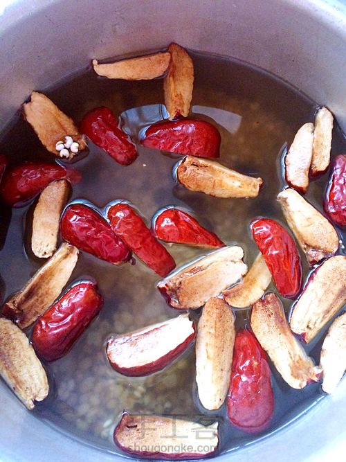 小麦薏仁营养粥
这道粥既补气血又去湿寒还有去流虚汗的功效哦。 第11步