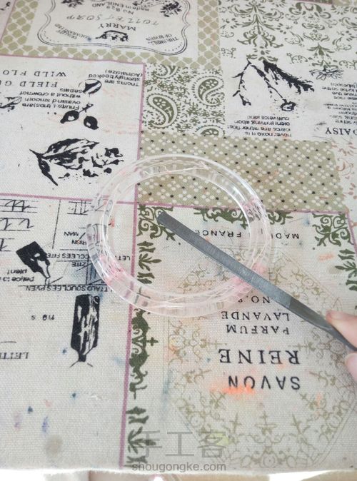 打磨滴胶手镯 第3步