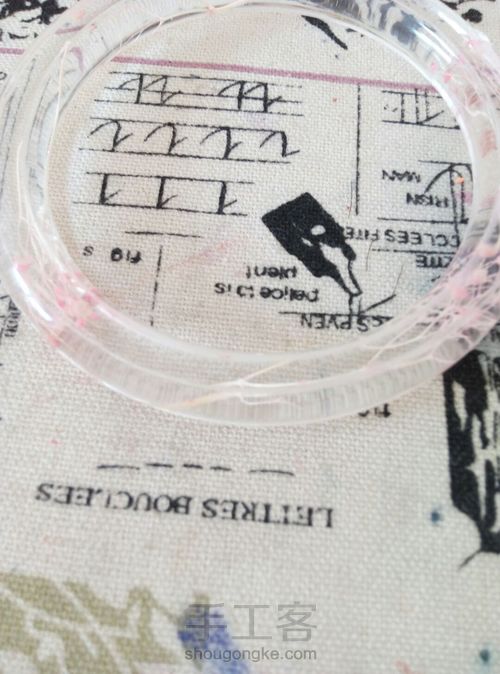 打磨滴胶手镯 第4步