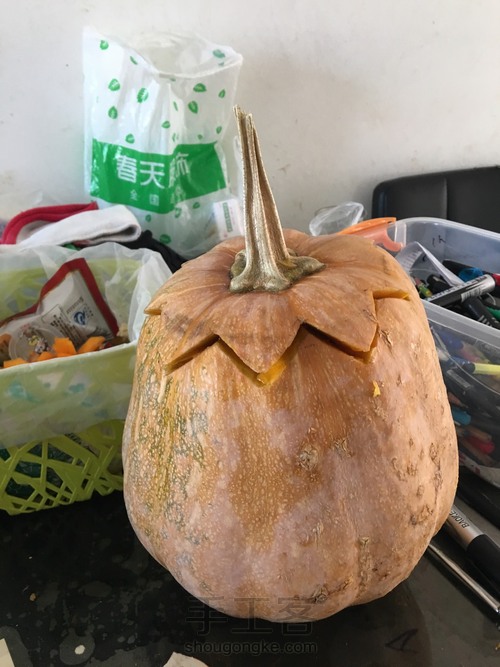 挖个南瓜灯 第2步