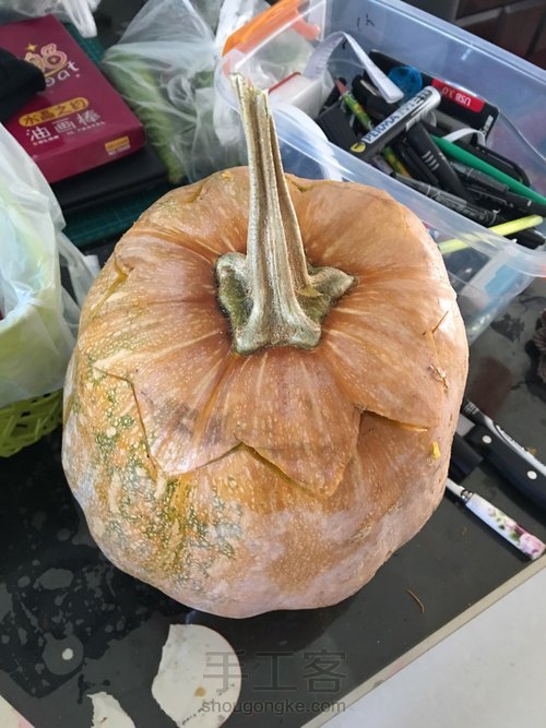 挖个南瓜灯 第3步