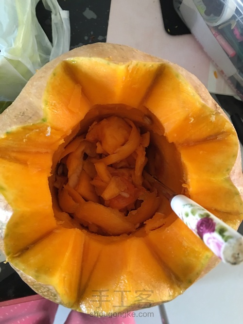 挖个南瓜灯 第5步