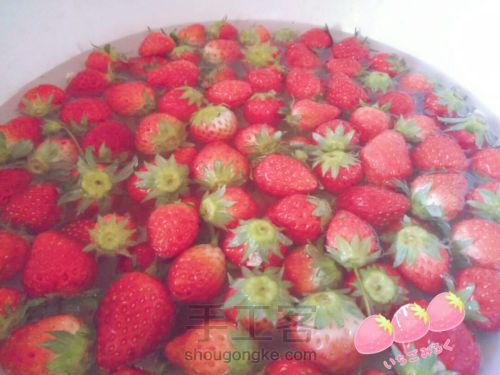 草莓冰糖葫芦 第1步
