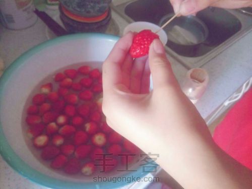 草莓冰糖葫芦 第4步