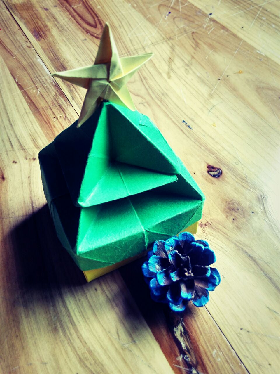 简单的圣诞树礼物盒折纸