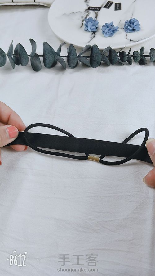 进口鹿皮绒花朵皮圈 第3步