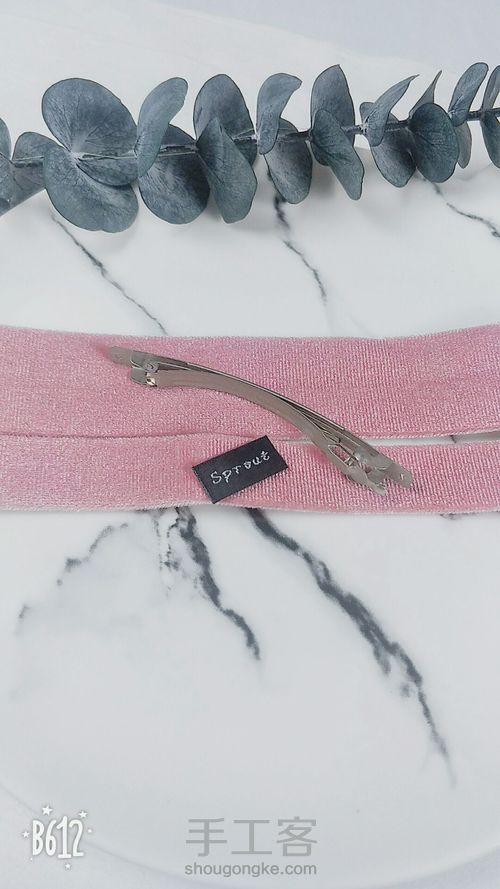 简约丝绒半发夹 第1步