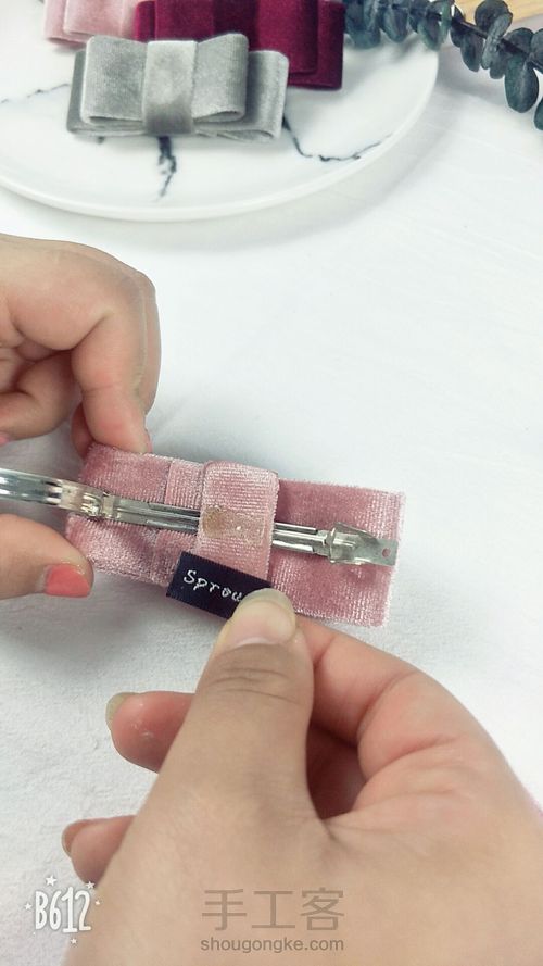 简约丝绒半发夹 第11步