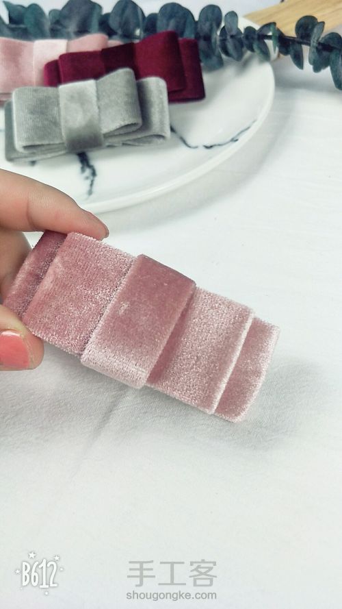 简约丝绒半发夹 第13步