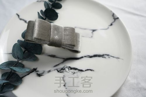 简约丝绒半发夹 第16步