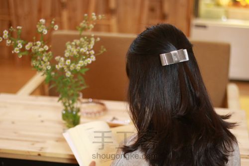 简约丝绒半发夹 第20步