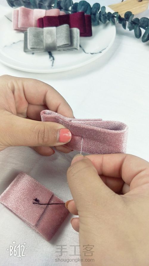 简约丝绒半发夹 第6步