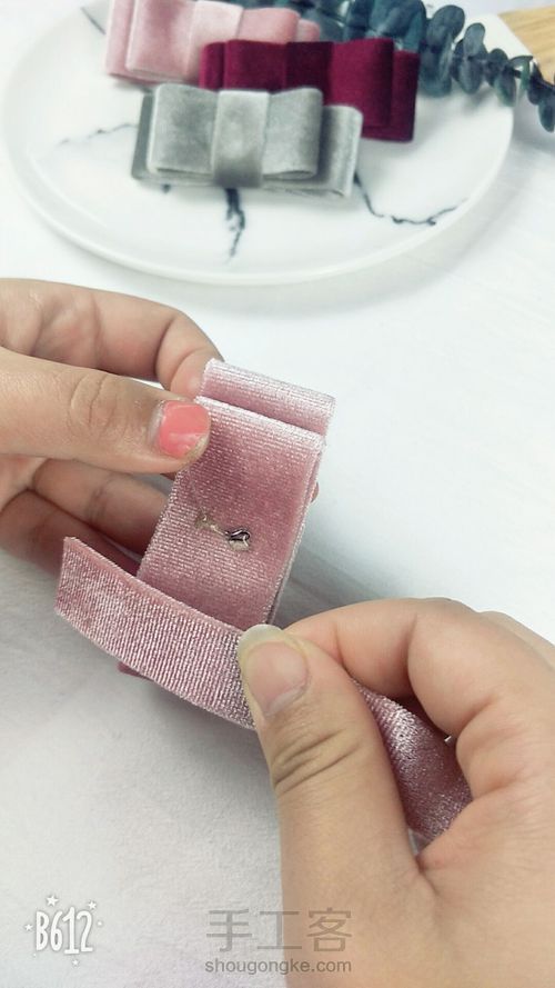 简约丝绒半发夹 第7步