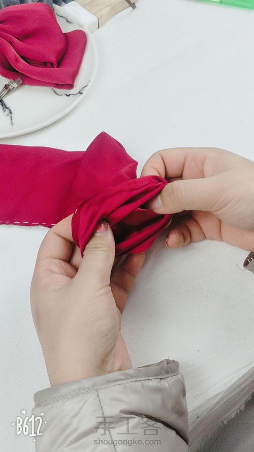 缎面大蝴蝶结 第6步