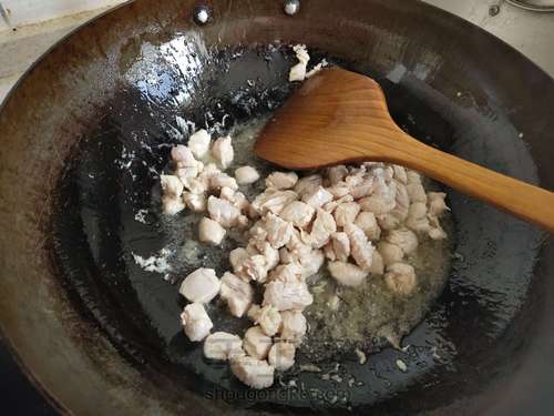 百分百成功的咖喱鸡块做法 第5步