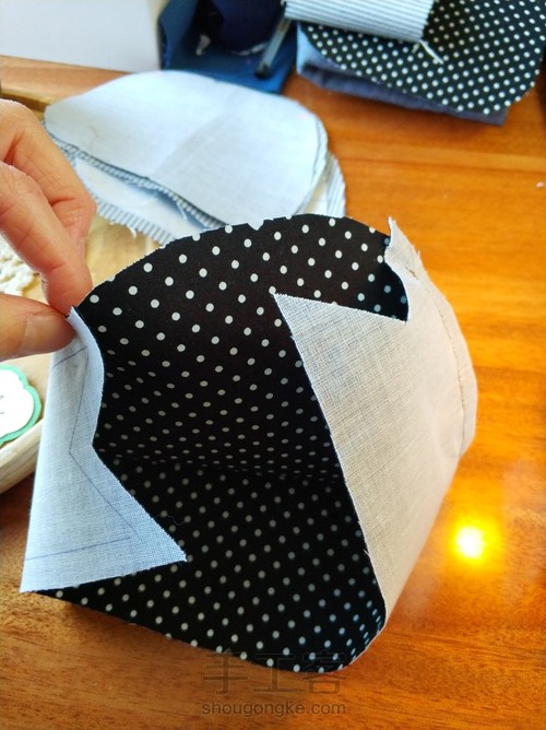 拼布小蓝鲸三片式12CM珍珠口金包包 第10步