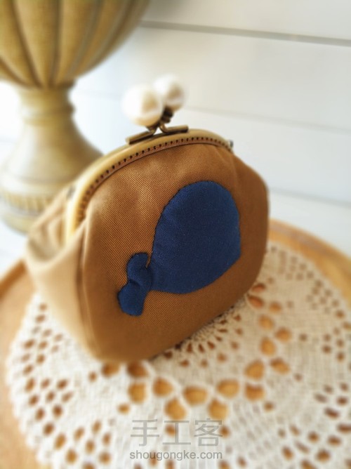 拼布小蓝鲸三片式12CM珍珠口金包包 第19步