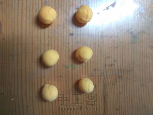 粘土甜品篇:甜甜圈 第2步