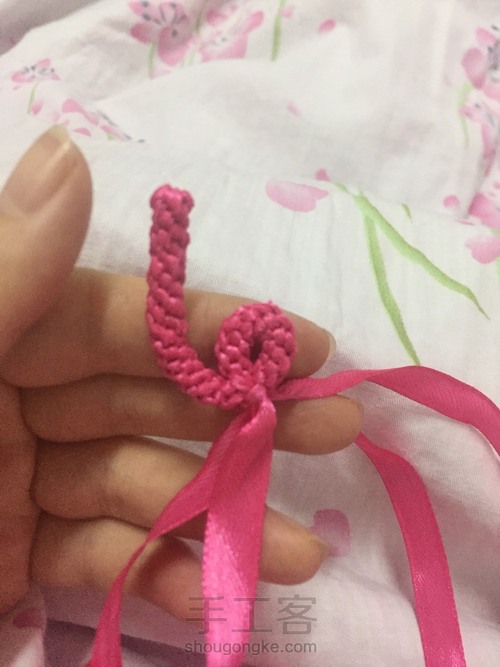 丝带心形挂饰 第7步