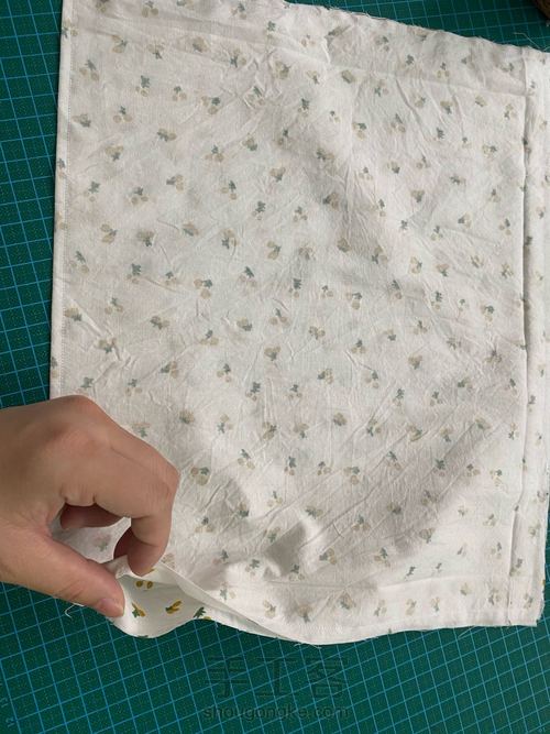 原创连衣裙旧物改造，宝宝枕头 第2步