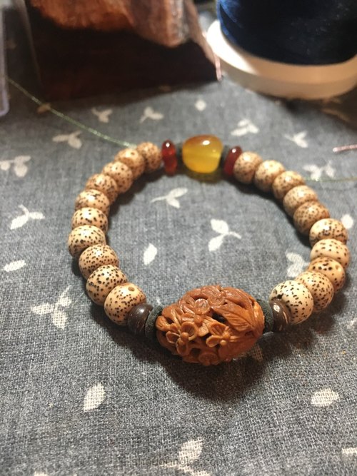 紫藤花核雕手串 第6步