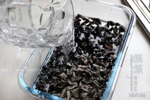 转－快速泡发黑木耳 第2步