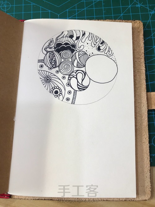 用双面胶画个圈 第9步