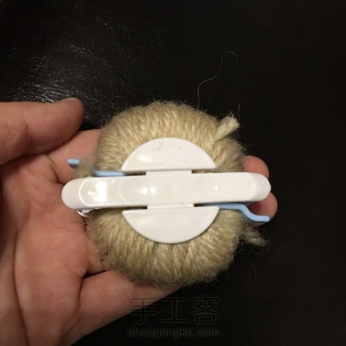 羊毛毡毛球奶茶色泰迪 第1步