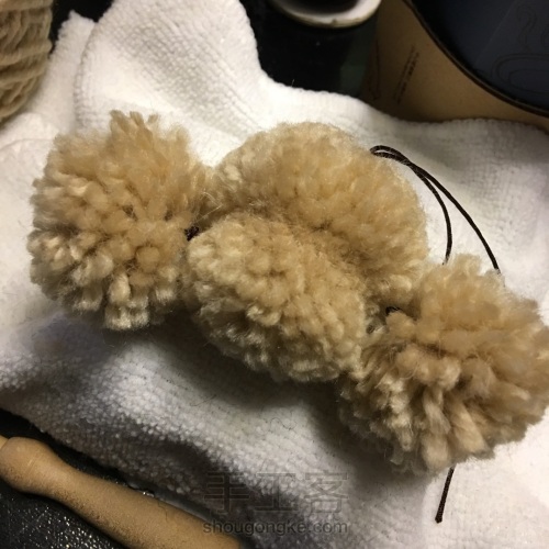 羊毛毡毛球奶茶色泰迪 第8步