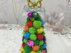 这个圣诞不孤单，和你的宝贝一起动手做个小小圣诞树，装扮你的家吧！