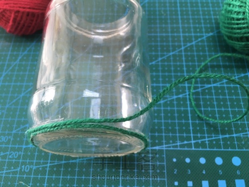 圣诞款玻璃瓶改造储蓄罐 第4步