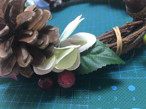 松塔花环之山茶花版 第17步