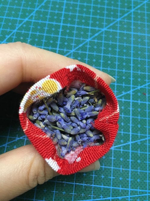 流苏薰衣草香包 第11步