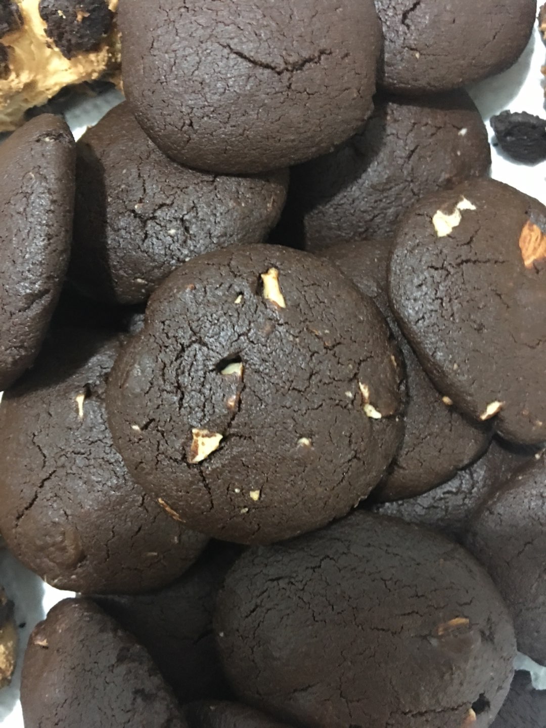 重巧克力的一款饼干 适合喜欢吃黑巧的