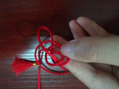 超简单的红色手绳 第6步