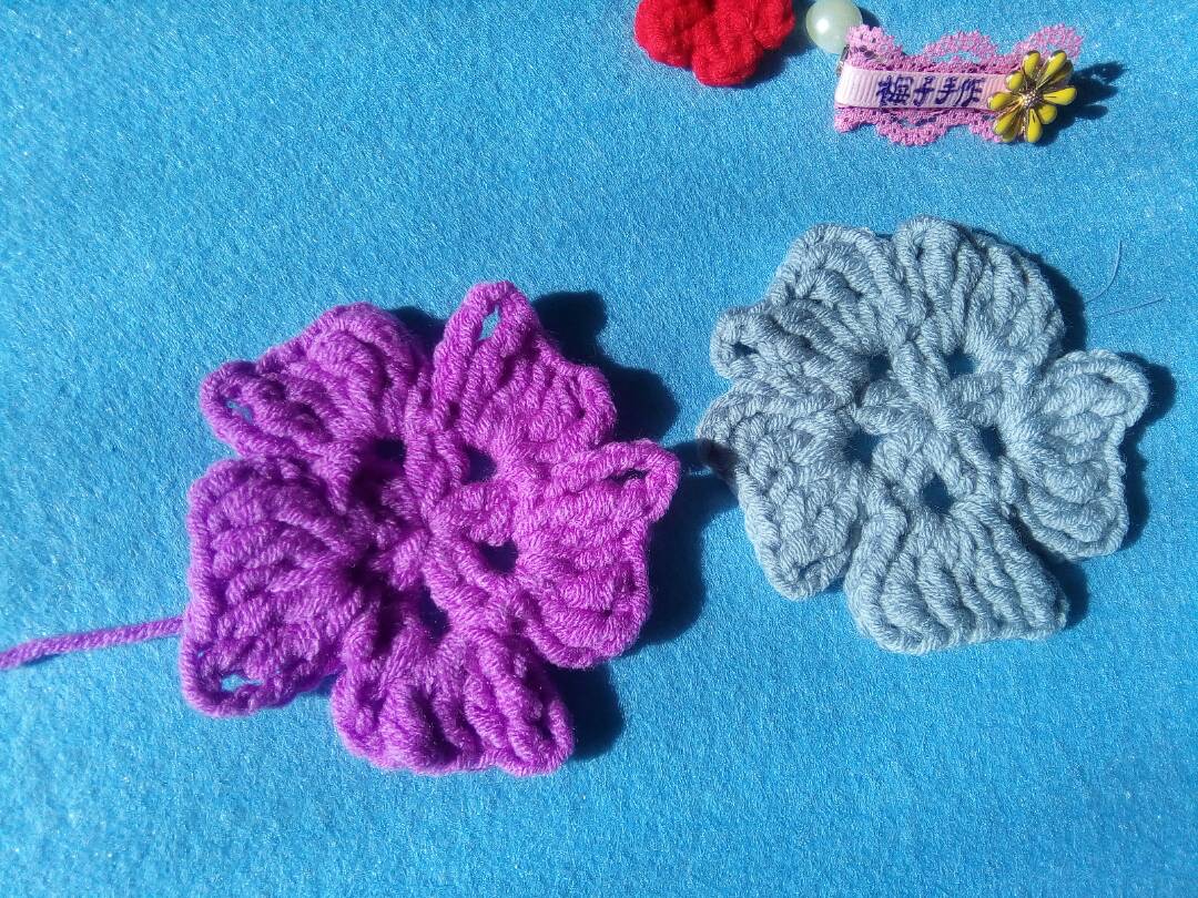 钩织的大花朵，可以用来装饰帽子，衣服，毯子，包包。