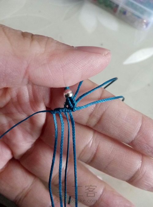 简单雅致的小耳坠 第4步