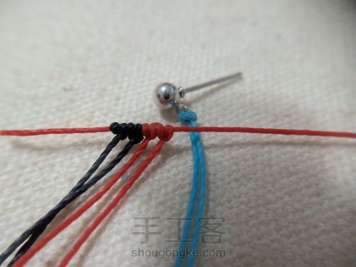 【重彩】超简单的五色斜卷结耳钉 第10步