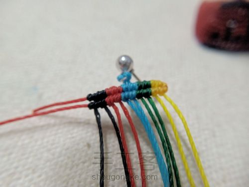 【重彩】超简单的五色斜卷结耳钉 第15步