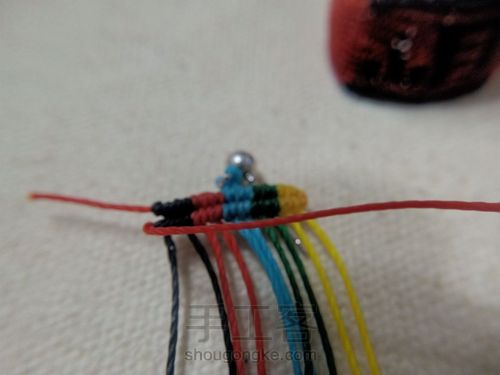 【重彩】超简单的五色斜卷结耳钉 第16步