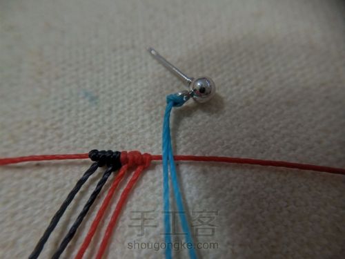 【重彩】超简单的五色斜卷结耳钉 第9步