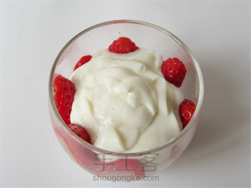 草莓酸奶饮女性的朋友 第4步